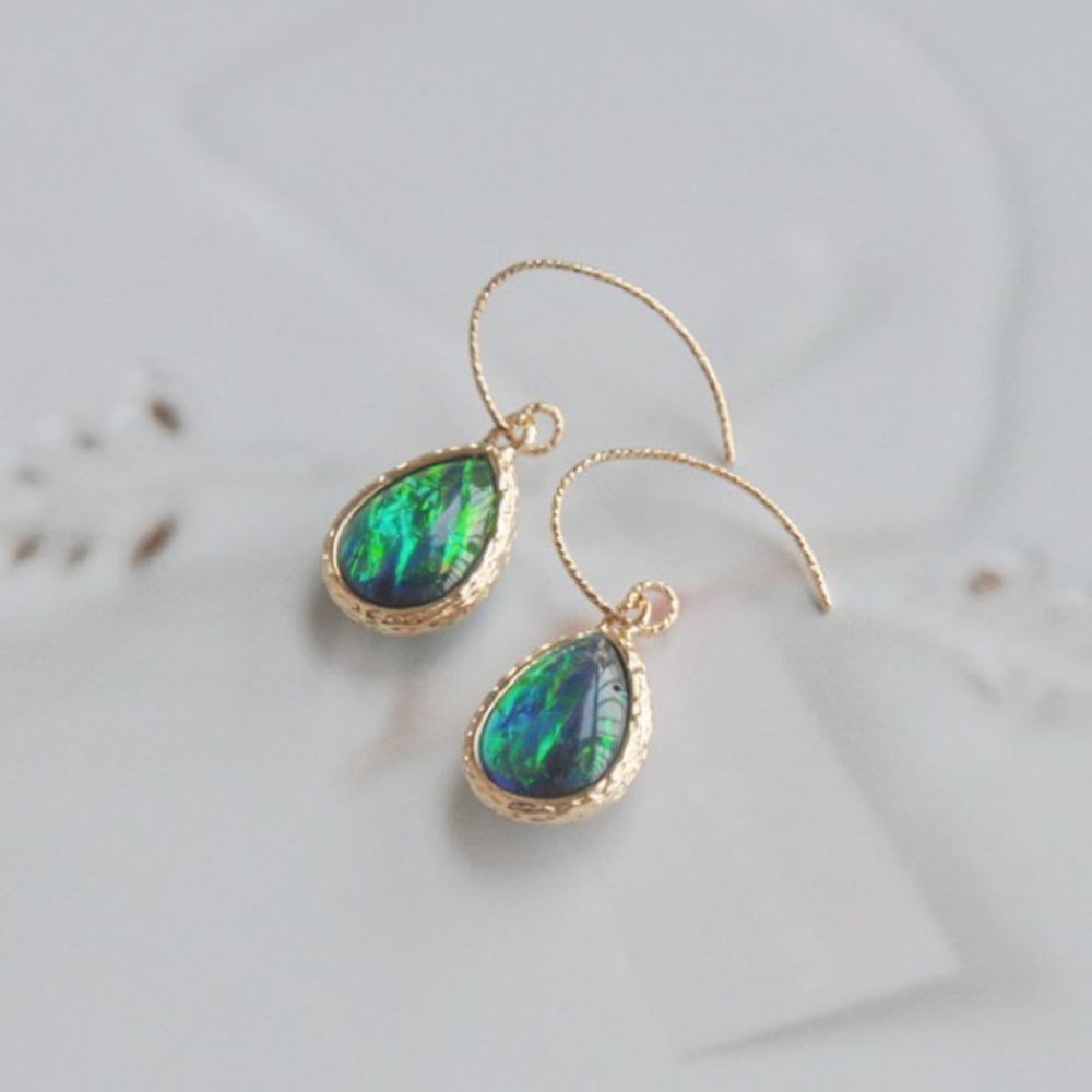 18K plated Antique  green shell raindrop earrings